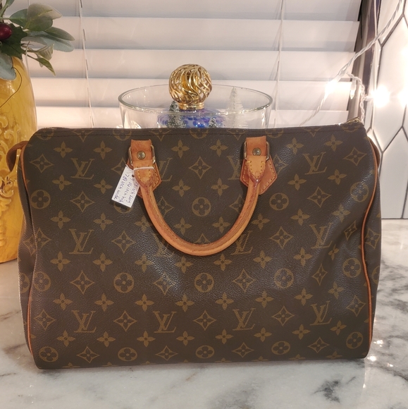 Louis Vuitton Handbags - Louis Vuitton speddy 35